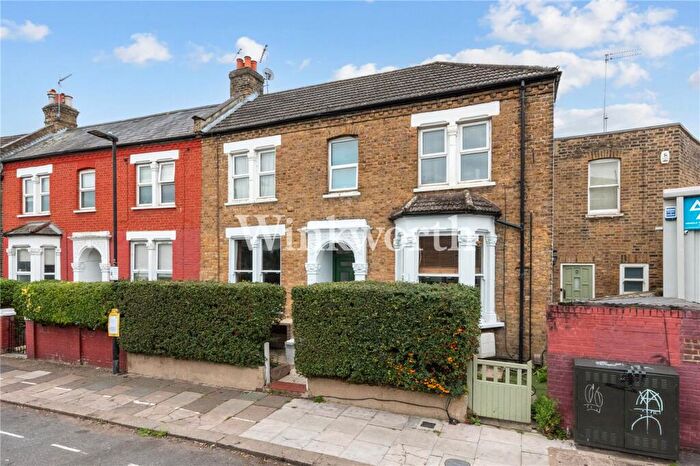 1 Bedroom Apartment For Sale In Vale Road, London, N4