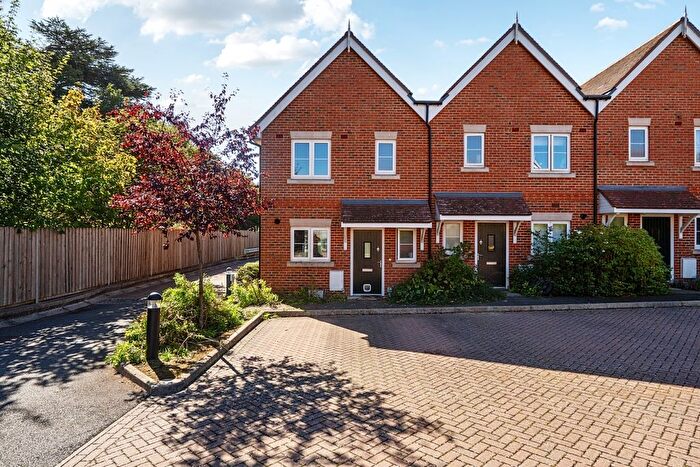 2 Bedroom End Terrace House To Rent In Alberta Close, Liphook, GU30