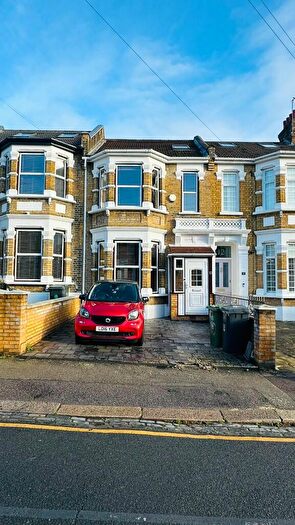 5 Bedroom House To Rent In Kings Road, London, E11