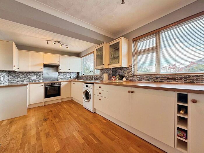 3 Bedroom Bungalow For Sale In Buckbury Close, PO30