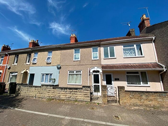 3 Bedroom Terraced House To Rent In Percy Street, Rodbourne, Swindon, SN2