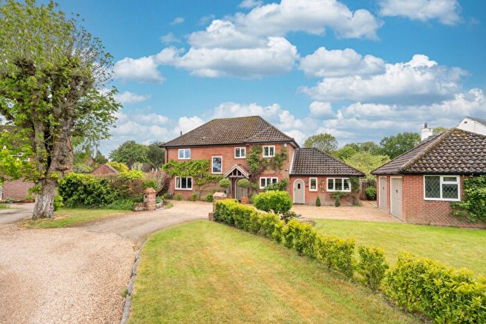 4 Bedroom Detached House For Sale In Lawn Crescent, Norwich, NR13