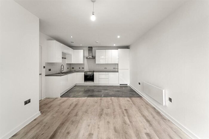 2 Bedroom Apartment To Rent In Maple Court, Cross Street, Sale, M33