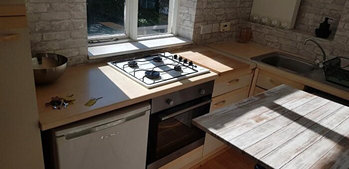1 Bedroom Flat To Rent In Oakley Square, London, NW1