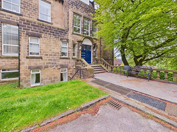 2 Bedroom Flat For Sale In Asham Hall, Bingley, BD16