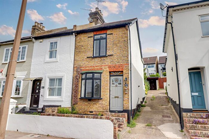 3 Bedroom Cottage For Sale In New Road, Leigh-on-Sea, SS9