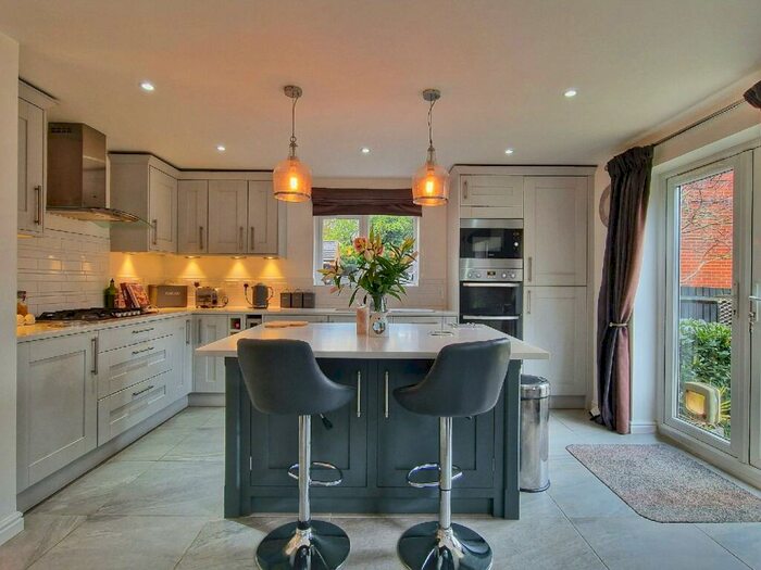 4 Bedroom Detached House For Sale In Butler Drive, Lidlington, Bedfordshire, MK43