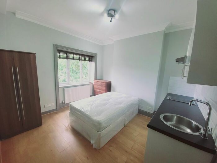 Studio To Rent In Finchley Road, London, NW3