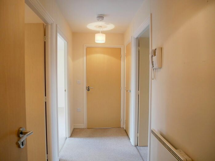 2 Bedroom Flat To Rent In Lawnhurst Avenue, Manchester, M23