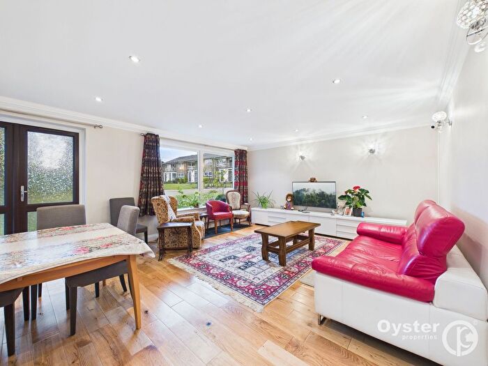 2 Bedroom Flat For Sale In Gleneagles, Stanmore, HA7