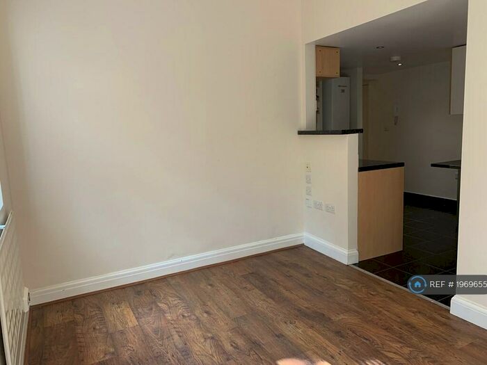 1 Bedroom Flat To Rent In Bank Chambers, London, N8