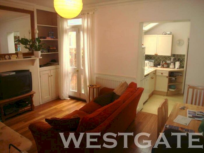 4 Bedroom Terraced House To Rent In Donnington Gardens, Reading, RG1