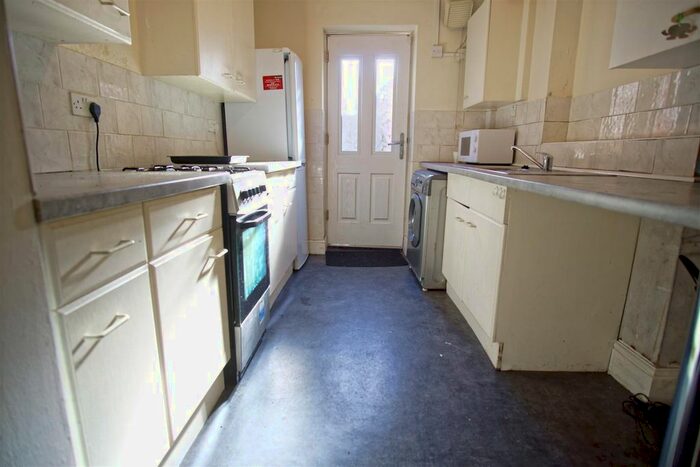 2 Bedroom Flat To Rent In New Hall Lane, Preston, PR1