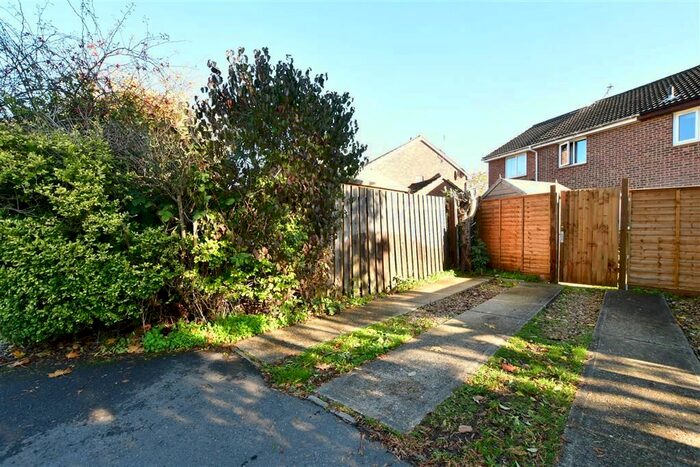 1 Bedroom End Of Terrace House For Sale In Lakemead, Ashford, Kent, TN23