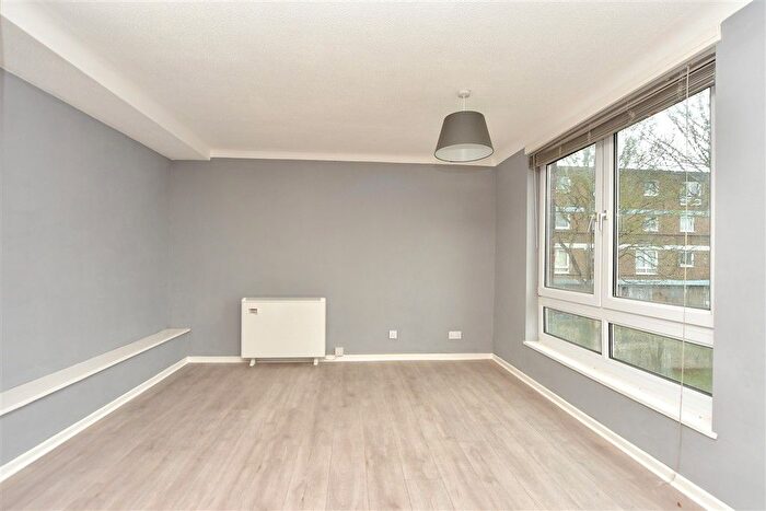 3 Bedroom Maisonette For Sale In Melville Court, Chatham, Kent, ME4
