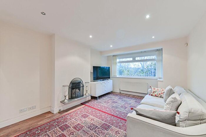 4 Bedroom Semi-Detached House For Sale In Commonside East, Mitcham, CR4