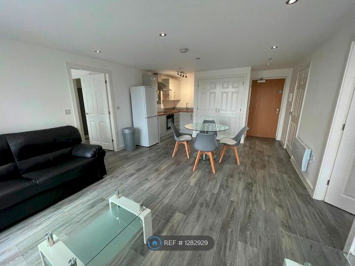 2 Bedroom Flat To Rent In Orange Grove House, Manchester M14