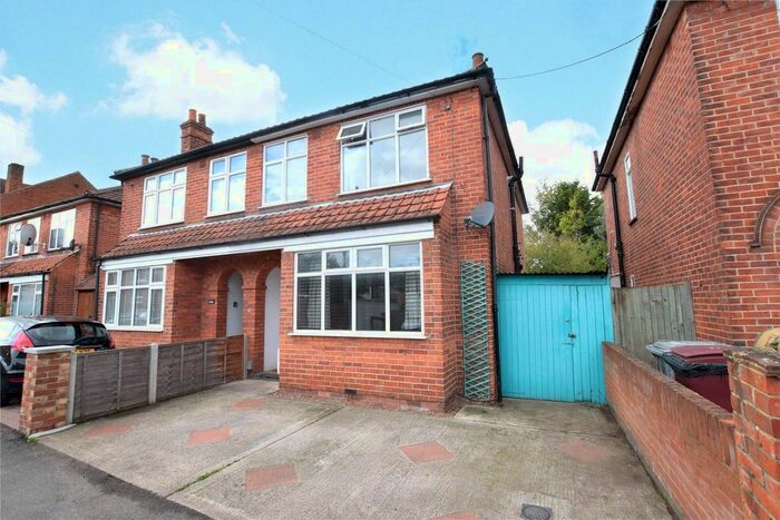 3 Bedroom Semi-Detached House To Rent In Wilson Road, Reading, Berkshire, RG30