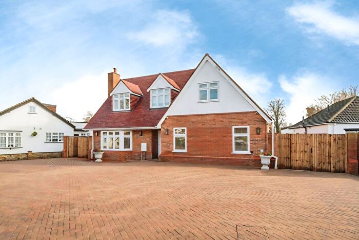 5 Bedroom Bungalow For Sale In Willow Crescent East, Denham, Uxbridge, UB9