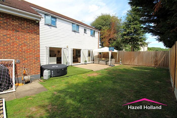 4 Bedroom Detached House For Sale In Mill Road, Dartford, DA2