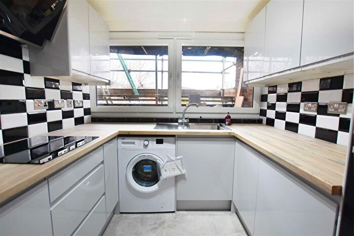 5 Bedroom Property To Rent In Evenwood Close, Putney, London, SW15