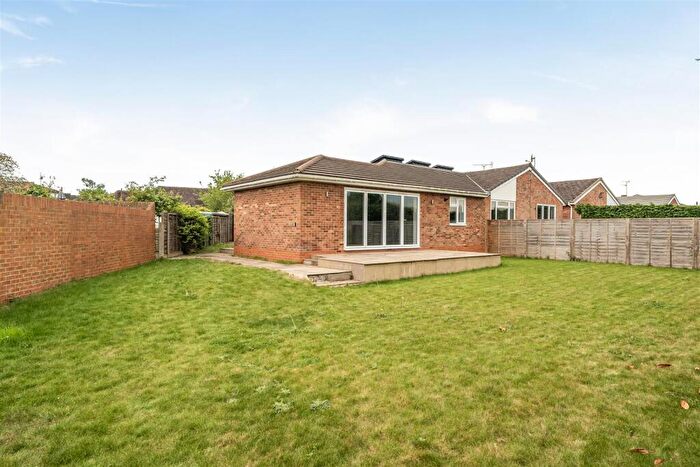 3 Bedroom Bungalow To Rent In Willant Close, Maidenhead, SL6