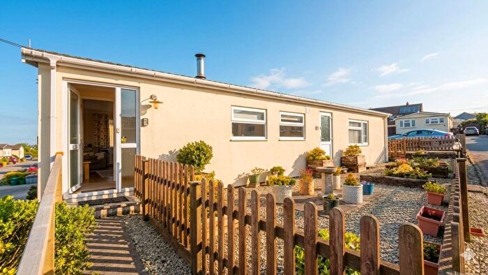 2 Bedroom Detached House For Sale In Planet Park, Delabole, PL33