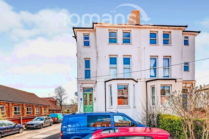 1 Bedroom Flat To Rent In St Lukes Road, SL6