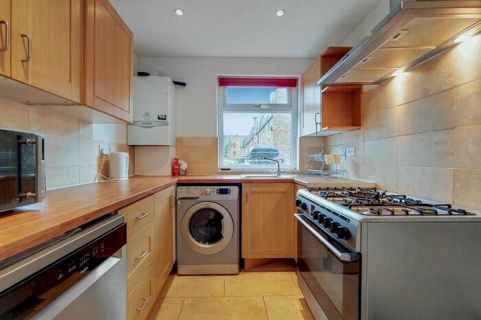 4 Bedroom Semi-Detached House To Rent In Kenchester Close, London, SW8