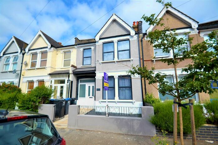 4 Bedroom Terraced House To Rent In Estcourt Road, Woodside, Croydon, SE25