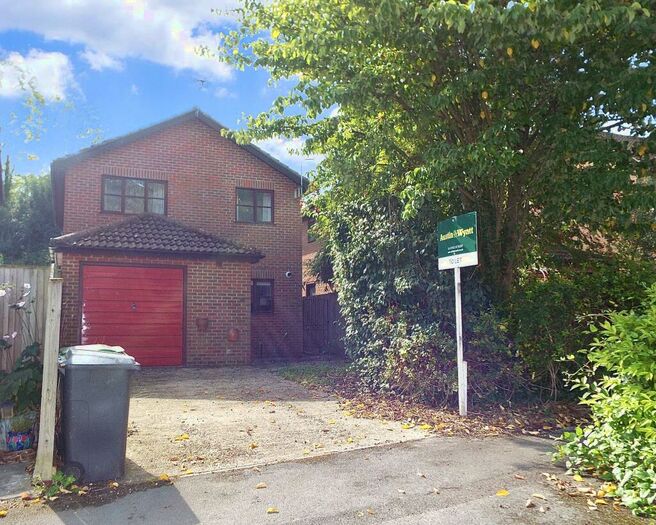 4 Bedroom Detached House To Rent In Honeysuckle Close, Winchester, SO22