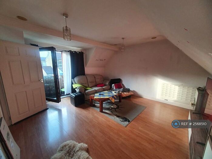 2 Bedroom Flat To Rent In Orchard Street, Rainham Kent, ME8