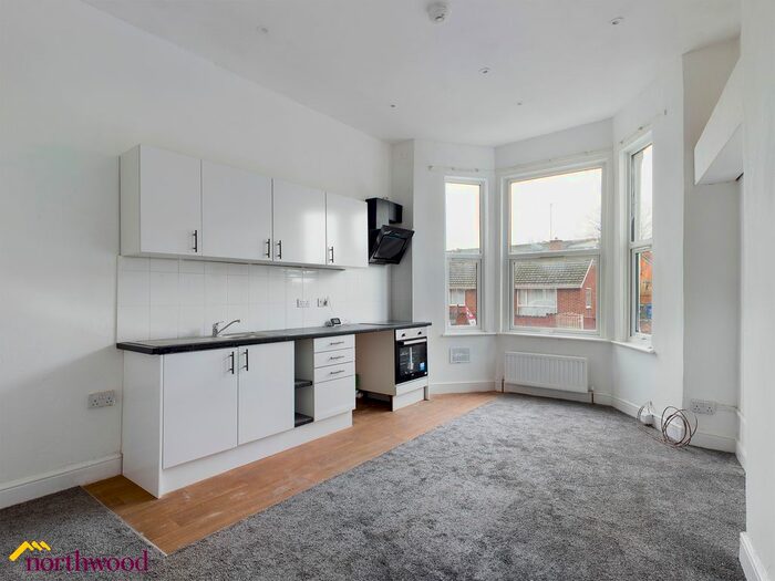 1 Bedroom Flat To Rent In Middleton Road, Banbury, OX16