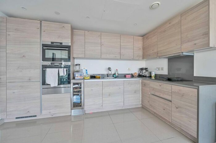 1 Bedroom Flat To Rent In Conquest Tower, Elephant And Castle, SE1