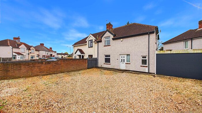 3 Bedroom Semi-Detached House To Rent In Station Road, Arksey, Doncaster, South Yorkshire, DN5