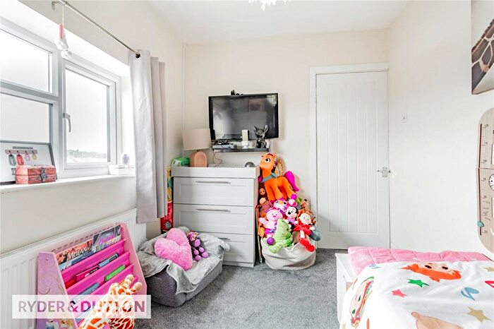3 Bedroom Terraced House For Sale In Stoneleigh Street, Derker, Oldham, OL1