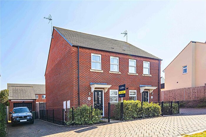2 Bedroom Semi Detached House For Sale In Barn View, Edlesborough, Buckinghamshire, LU6