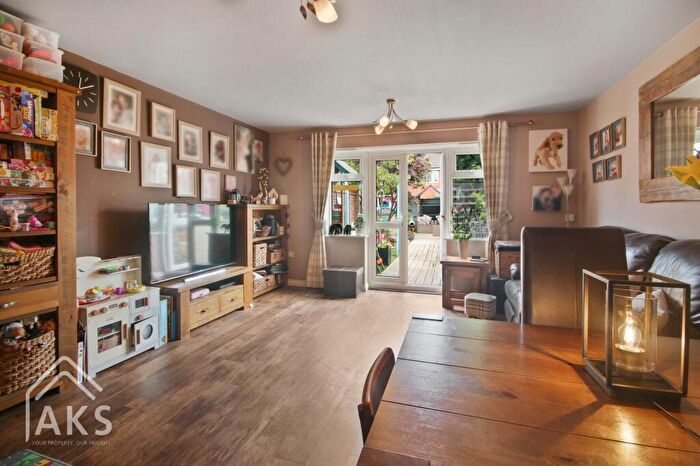 3 Bedroom End Of Terrace House For Sale In Eden Close, Hilton, DE65