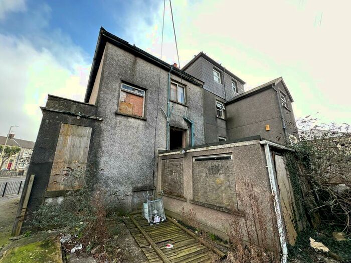 3 Bedroom SemiDetached House For Sale In Ewenny Road, Bridgend