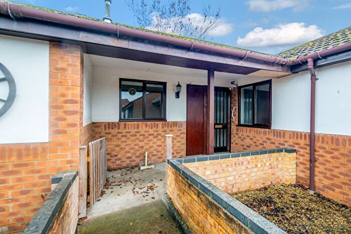2 Bedroom Bungalow For Sale In Dove Green, Bicester, OX26