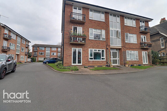 2 Bedroom Apartment To Rent In Petherton Court, Kettering, NN16