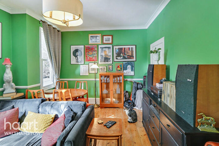 2 Bedroom Flat For Sale In Palmerston Road, London, E17