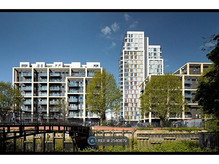 2 Bedroom Flat To Rent In Enterprise Way, Wandsworth, London, SW18