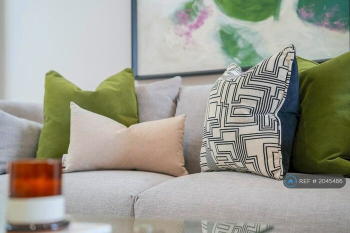 2 Bedroom Flat To Rent In Preston Corner, Faversham, ME13