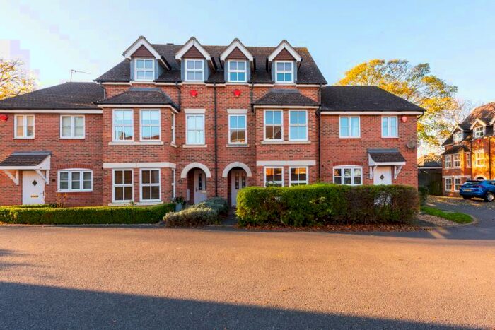 4 Bedroom Town House To Rent In Elton Close, Sandhills, OX3