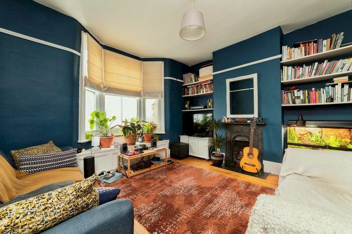 1 Bedroom Maisonette To Rent In Hove Avenue, Walthamstow, London, E17