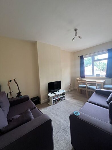 4 Bedroom Flat To Rent In Park Parade, Gunnersbury Avenue, London, W3