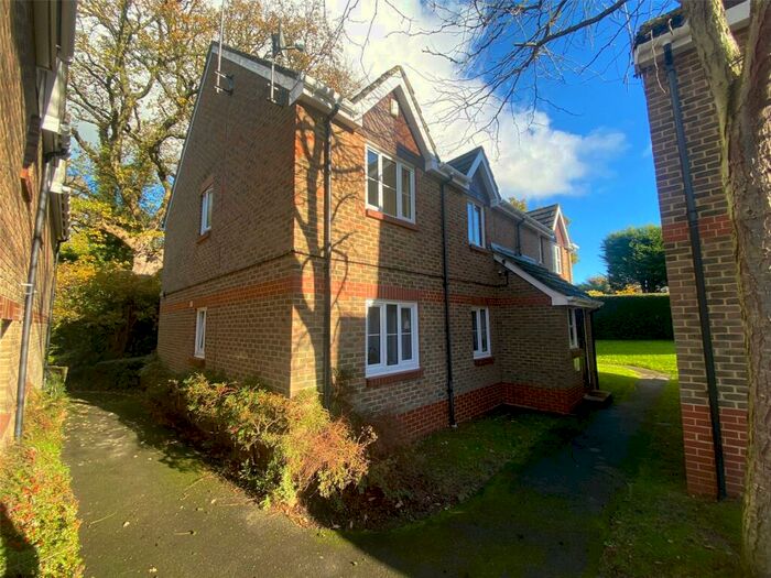 1 Bedroom Apartment To Rent In Groves Lea, Mortimer, Reading, Berkshire, RG7
