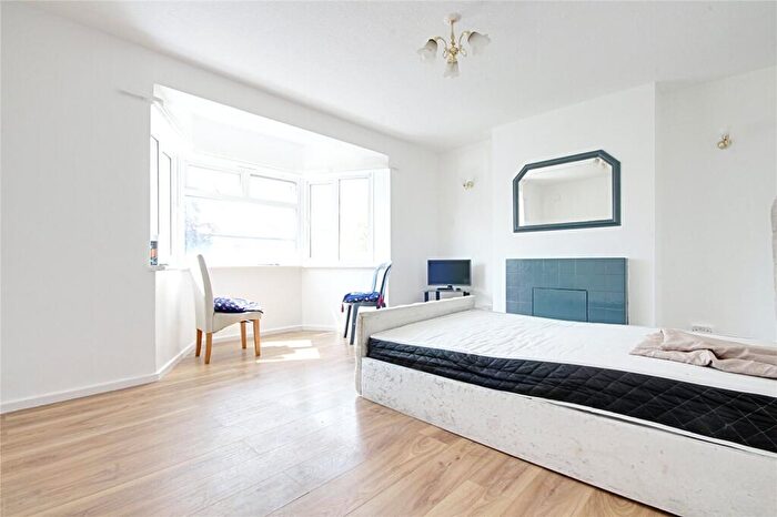 2 Bedroom Flat To Rent In Holmwood Road, Enfield, EN3