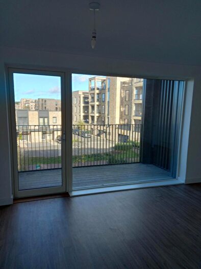 2 Bedroom Flat To Rent In Henty Close, Cambridge, Cambridgeshire, CB2
